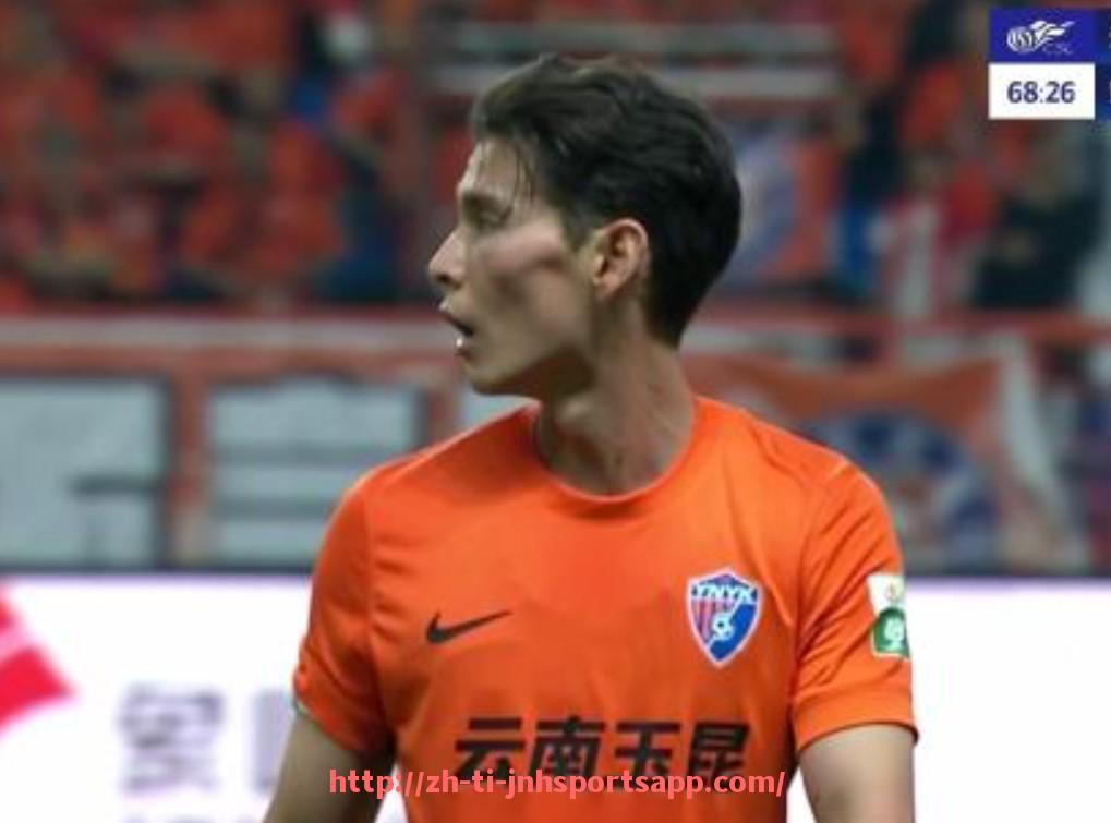 金年会app-英超热刺队12号球衣球员与历史背号